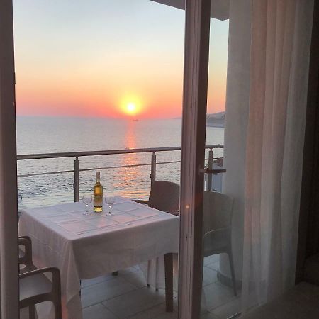 Sunset Apartment Sarandë エクステリア 写真