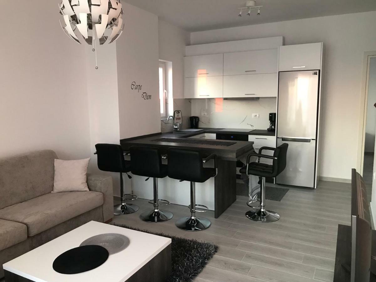 Sunset Apartment Sarandë エクステリア 写真