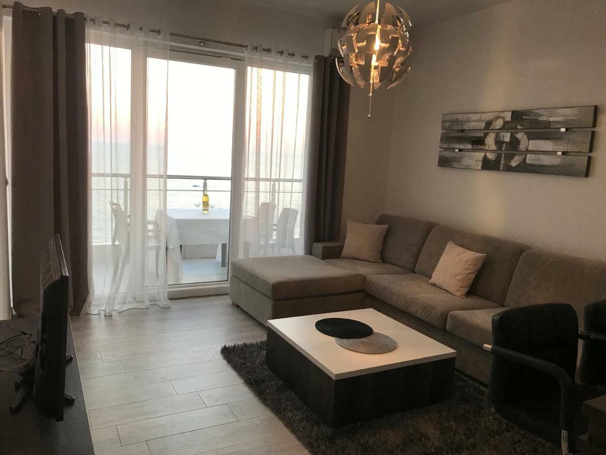 Sunset Apartment Sarandë エクステリア 写真