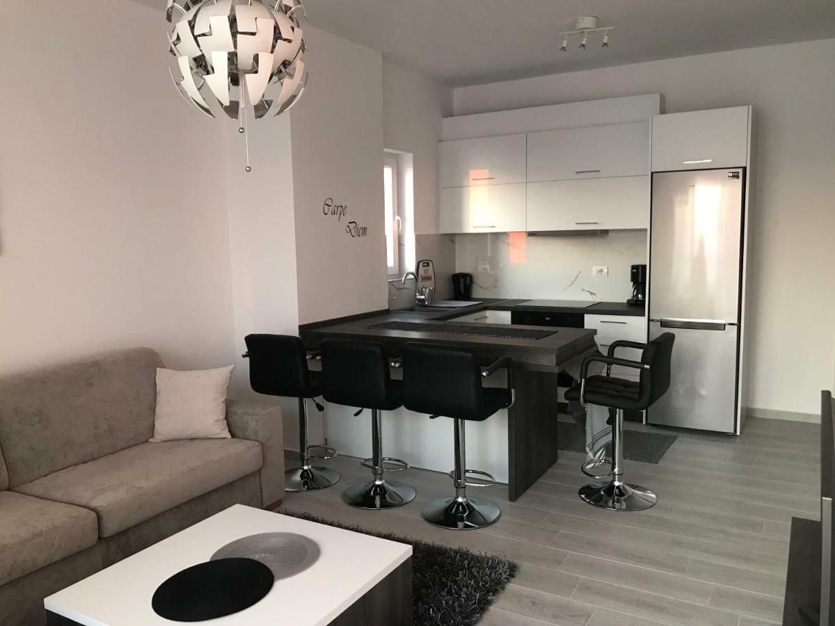 Sunset Apartment Sarandë エクステリア 写真