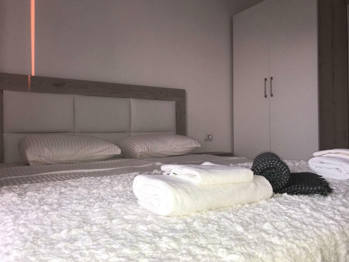 Sunset Apartment Sarandë エクステリア 写真