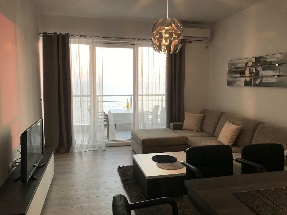 Sunset Apartment Sarandë エクステリア 写真